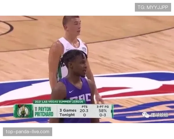 史梦瑶训练完随手啃蛋白棒的样子，真不像拿过世界冠军的人……