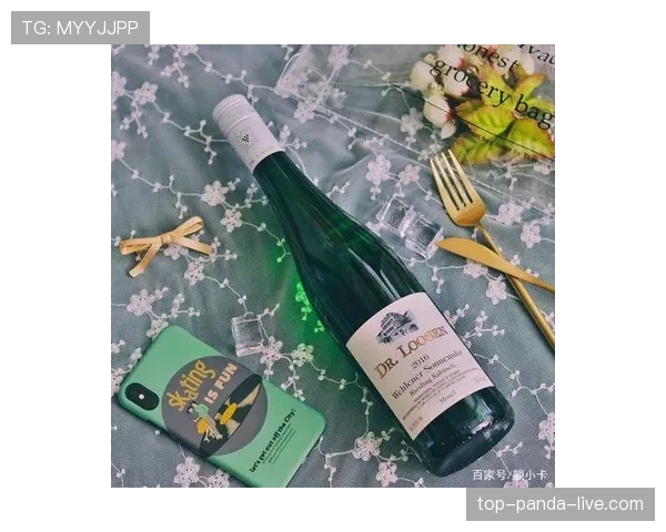 贝林厄姆这小子，刚拿高薪就开着限量超跑去夜店蹦迪？